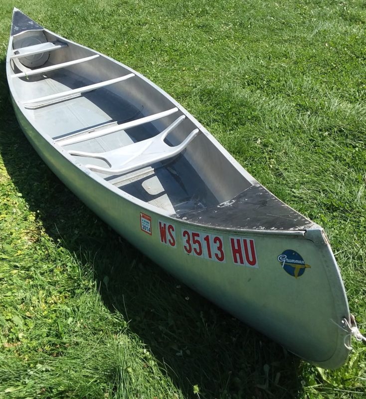 17' grumman aluminum canoe in terrriic condition hardly