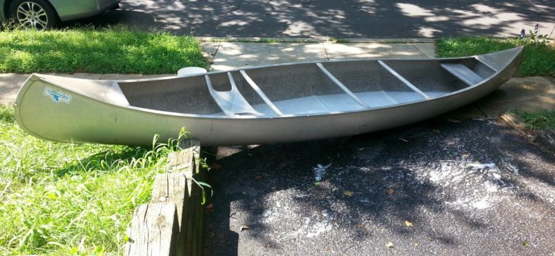 17' Grumman Aluminum Double End Canoe W/ Paddles/pfd 
