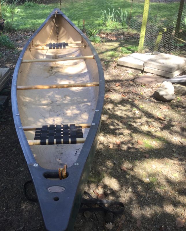 Canadian Old Town Canoe. 4 Person, 16ft 9in Long X 3ft Wide + 2 Oars ...