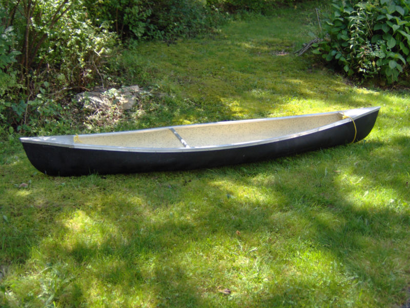 mohawk brand vintage fiberglass 11' canoe- single paddler