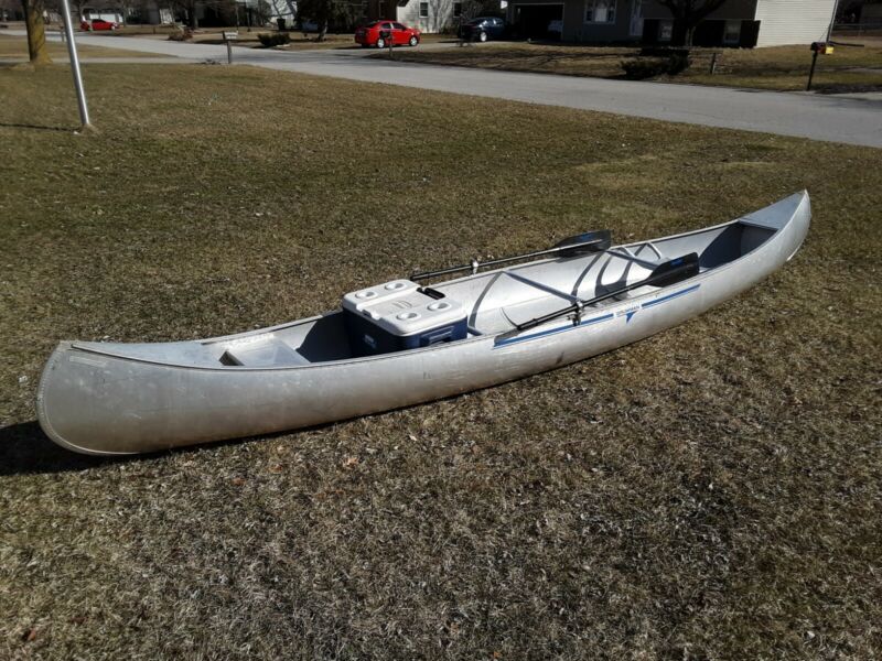 17 Foot Aluminium Grumman Canoe for sale from United States