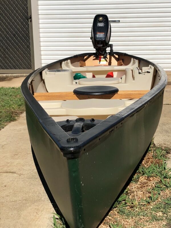 4.6 Metre Fibreglass Canoe With 5hp Tohatsu Outboard Motor 