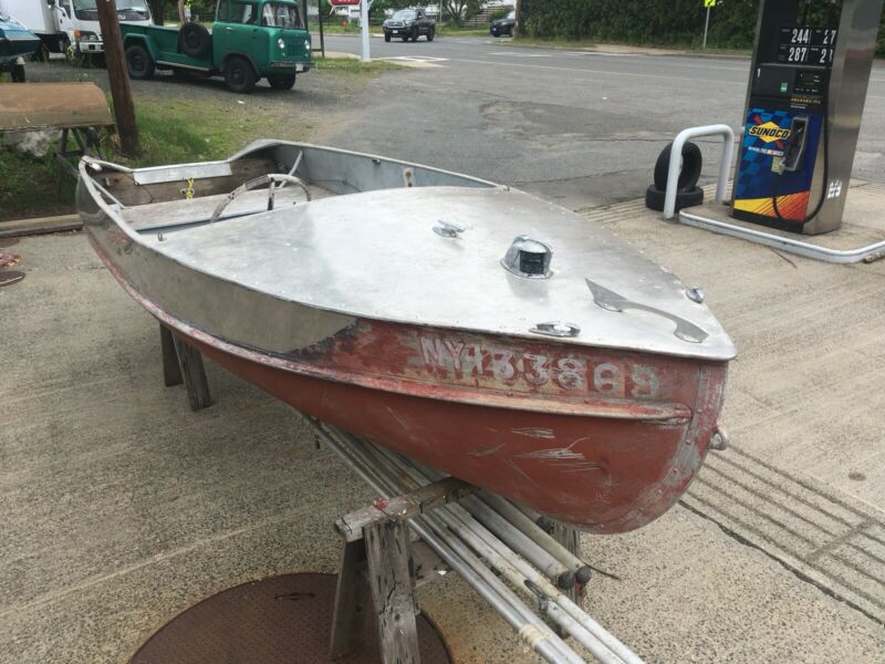 aluminum runabout boat