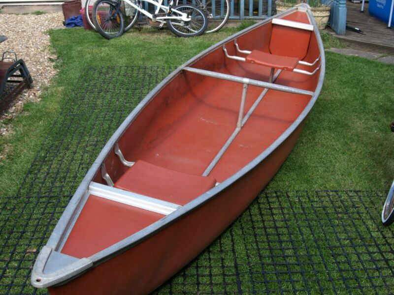 canadian canoe coleman 17 foot, three person plus two