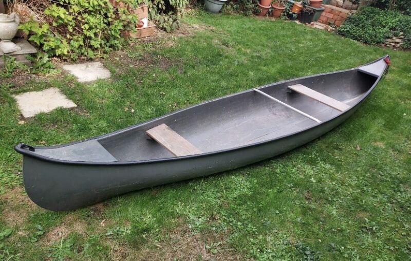 Lovely 14ft Canadian Open Canoe. Includes Paddles. Very Light And