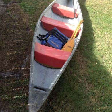 18ft paddles canoe