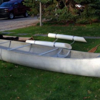 Vintage 1970'S 17' Aluminum Grumman Canoe With Wood Oars 