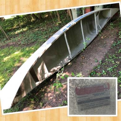 17 Foot Vintage Grumman Canoe Aluminum With Two Wood 