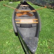 14 Ft. Vintage Lincoln Canoe In Euc W/ Two Wooden Paddles 